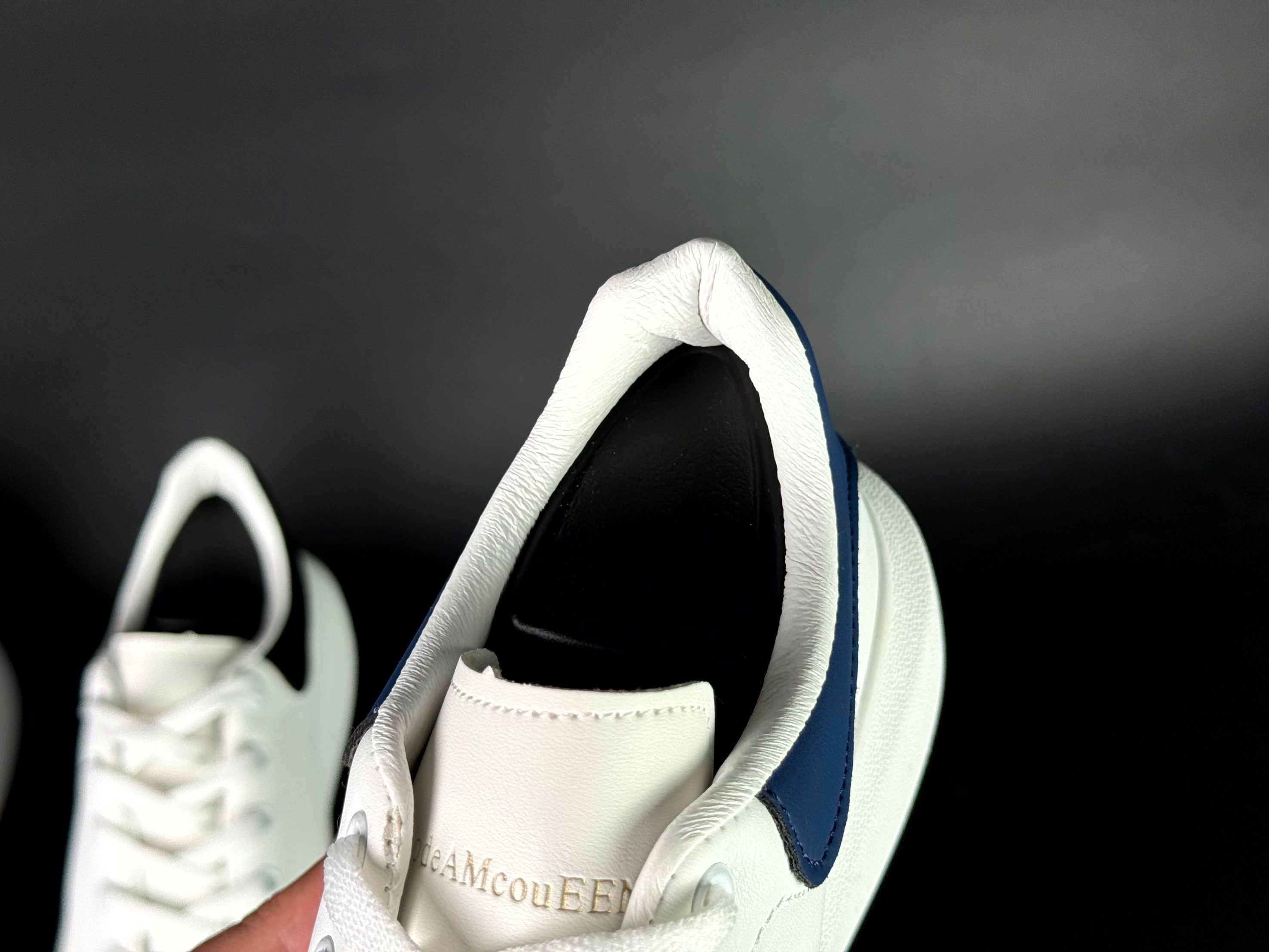 Macqueen blanche (bleu)