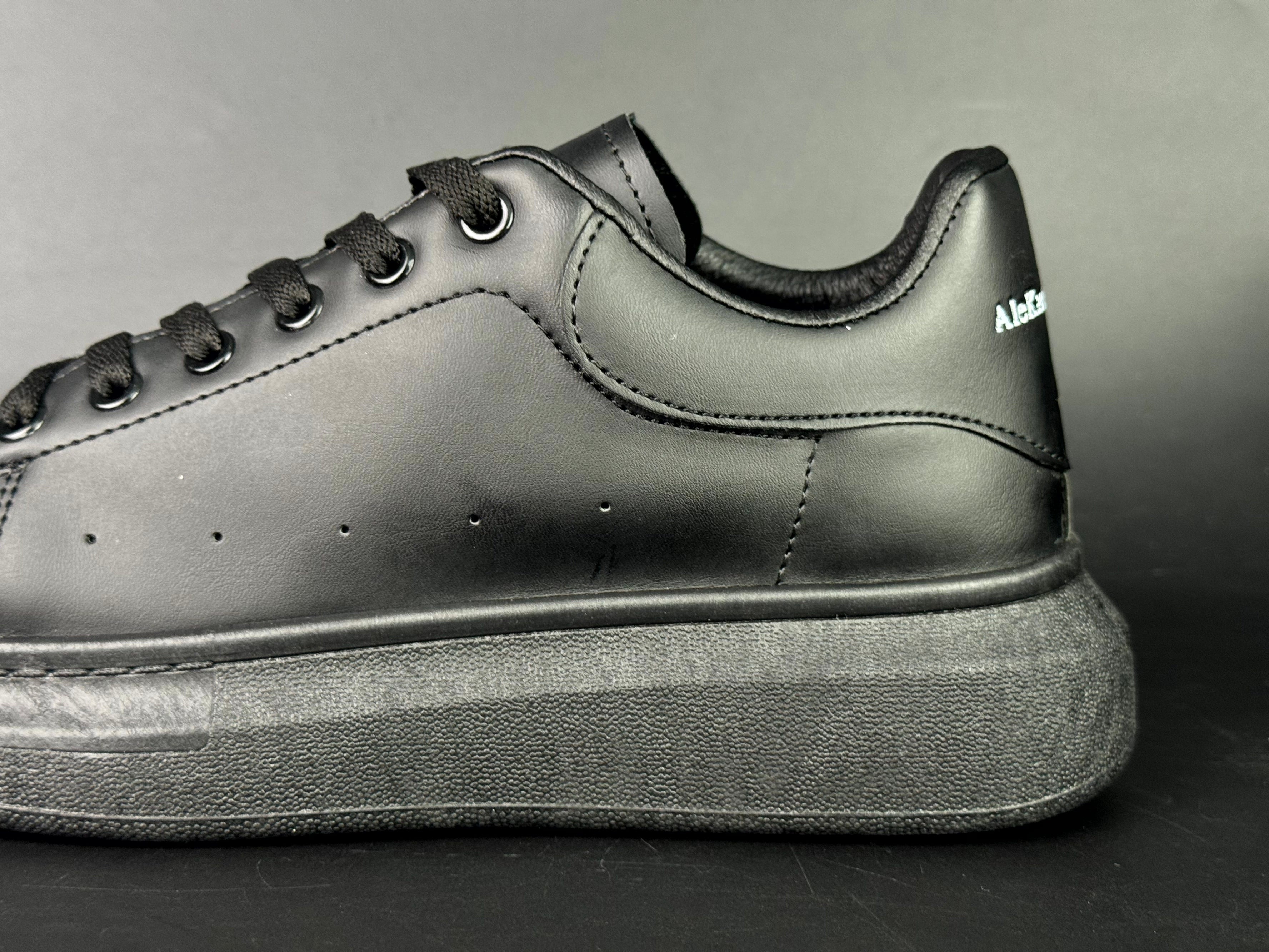 Alexandre Macqueen black black