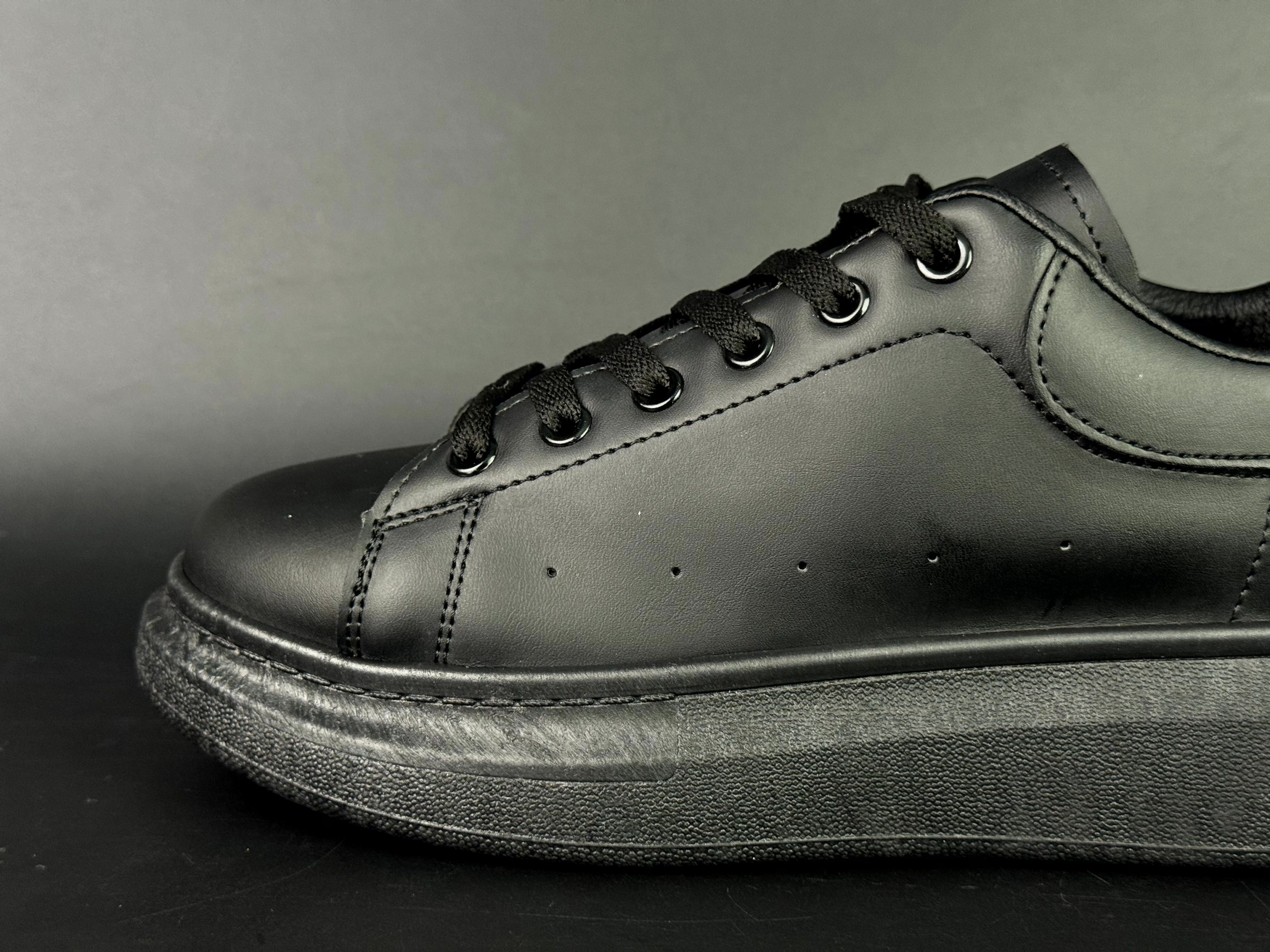 Alexandre Macqueen black black