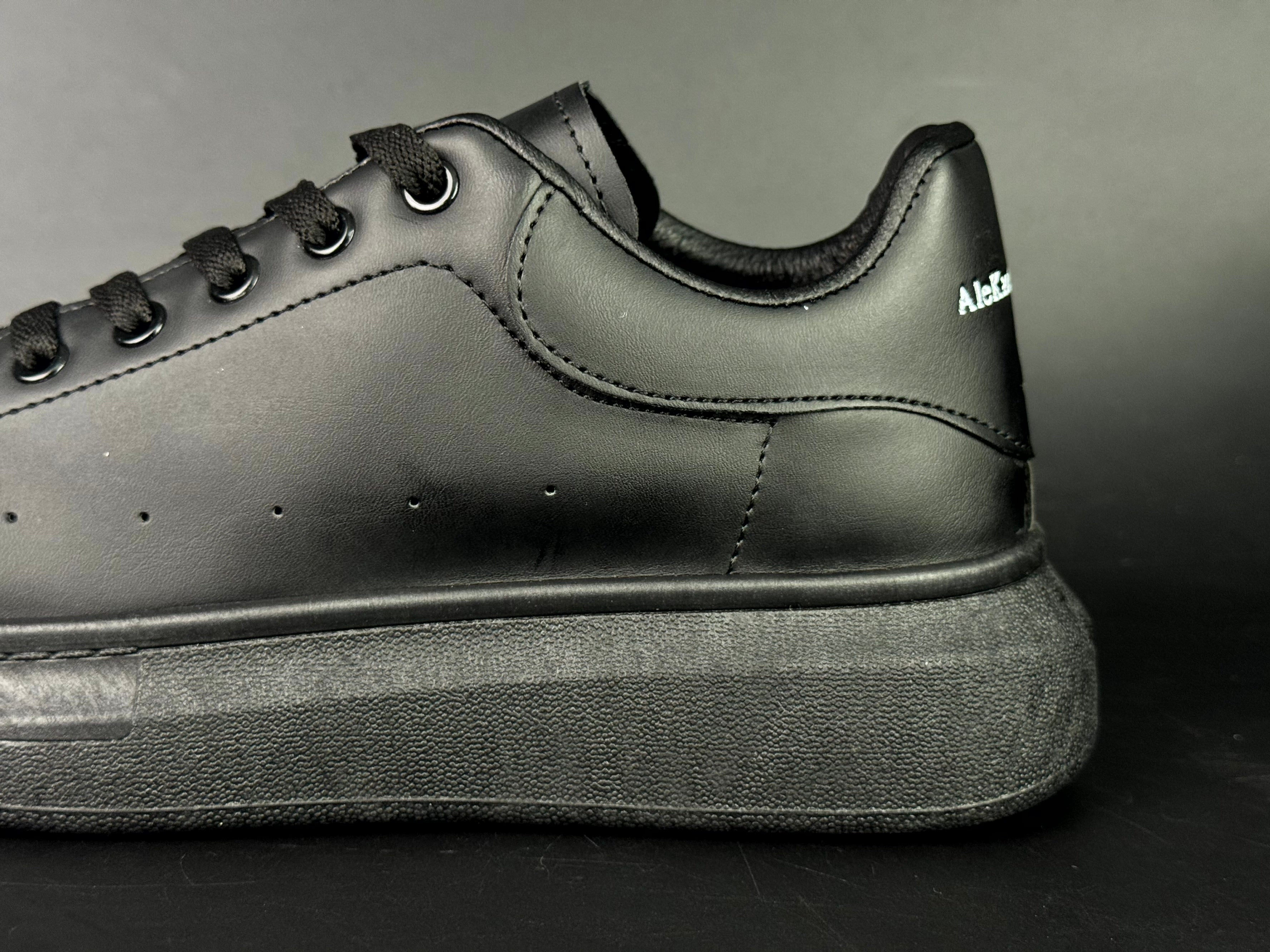 Alexandre Macqueen black black