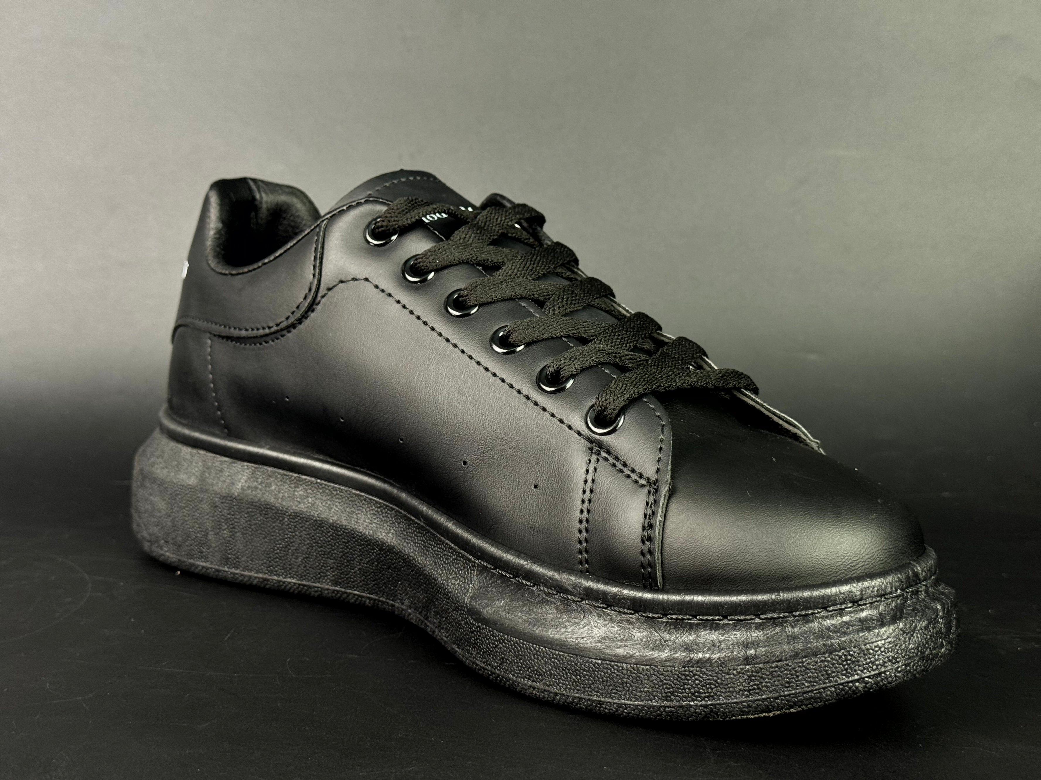 Alexandre Macqueen black black